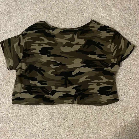 Camo SHEIN crop top size small‎ - Picture 3 of 4